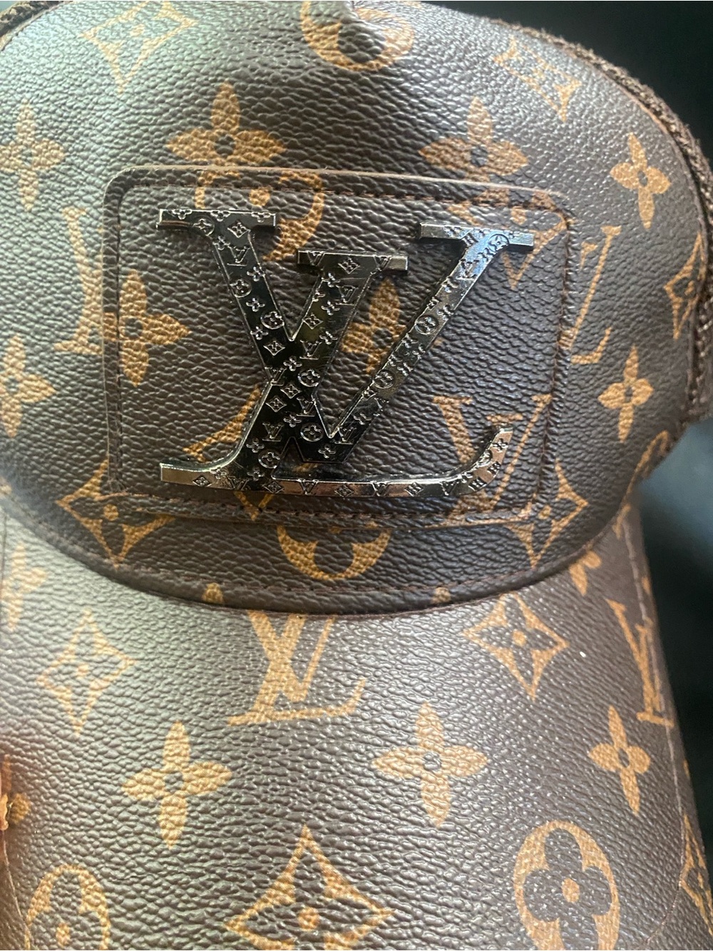 Fashionable  adjustable hat great condition